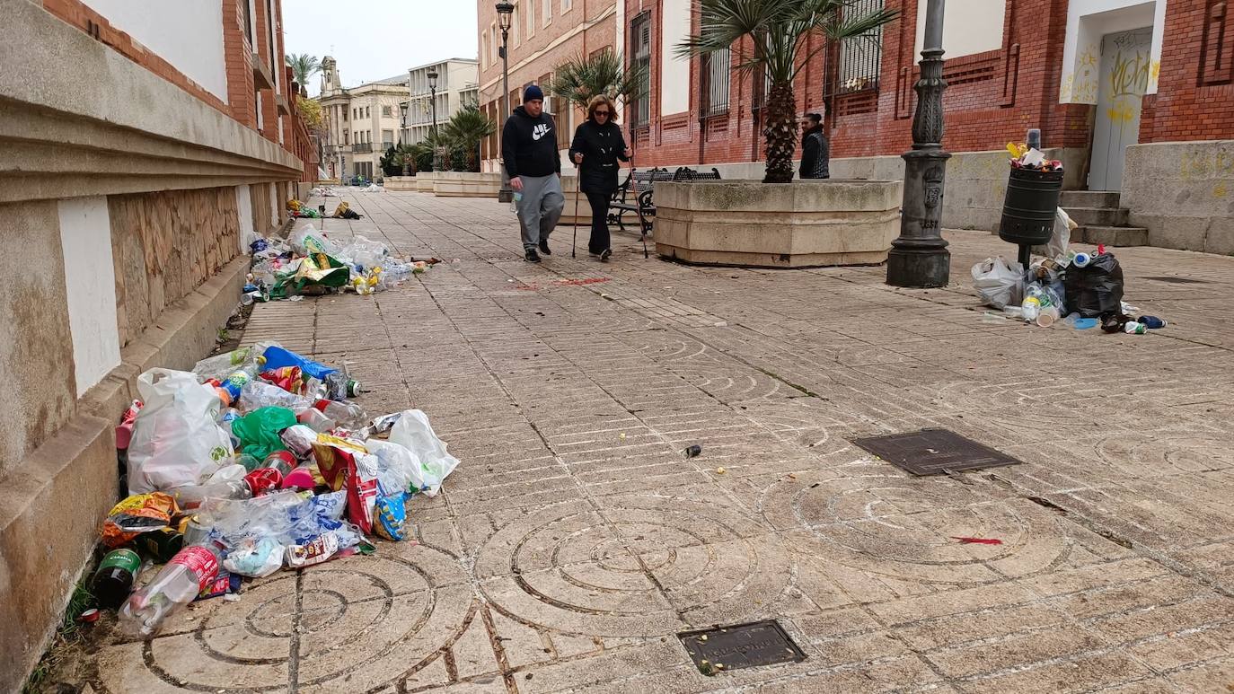 Fotos: La cara B del Carnaval: limpieza de calles tras la fiesta del sábado