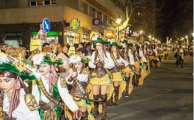 Piratas de 'Al Lío Cáceres' que lograron como botín el segundo premio del concurso. 