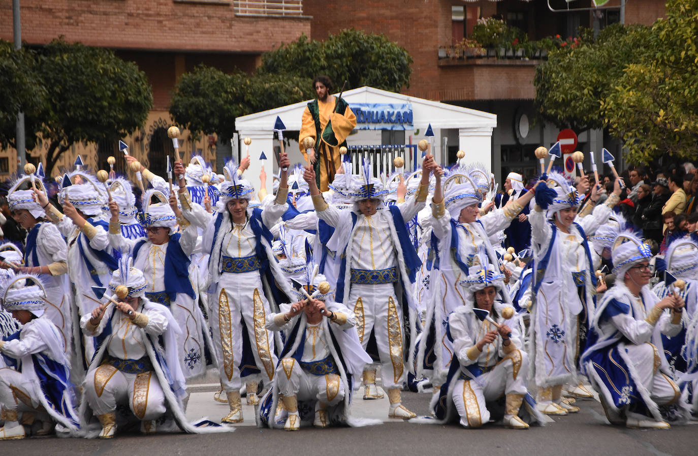 Montihuakán es el ejército de Uller en un mundo helado. El mejor efecto de sus bailarines es cambiar de azul a blancos en sus ropas y su coreografía simula cómo atrapan a un prisionero que va en zancos. 