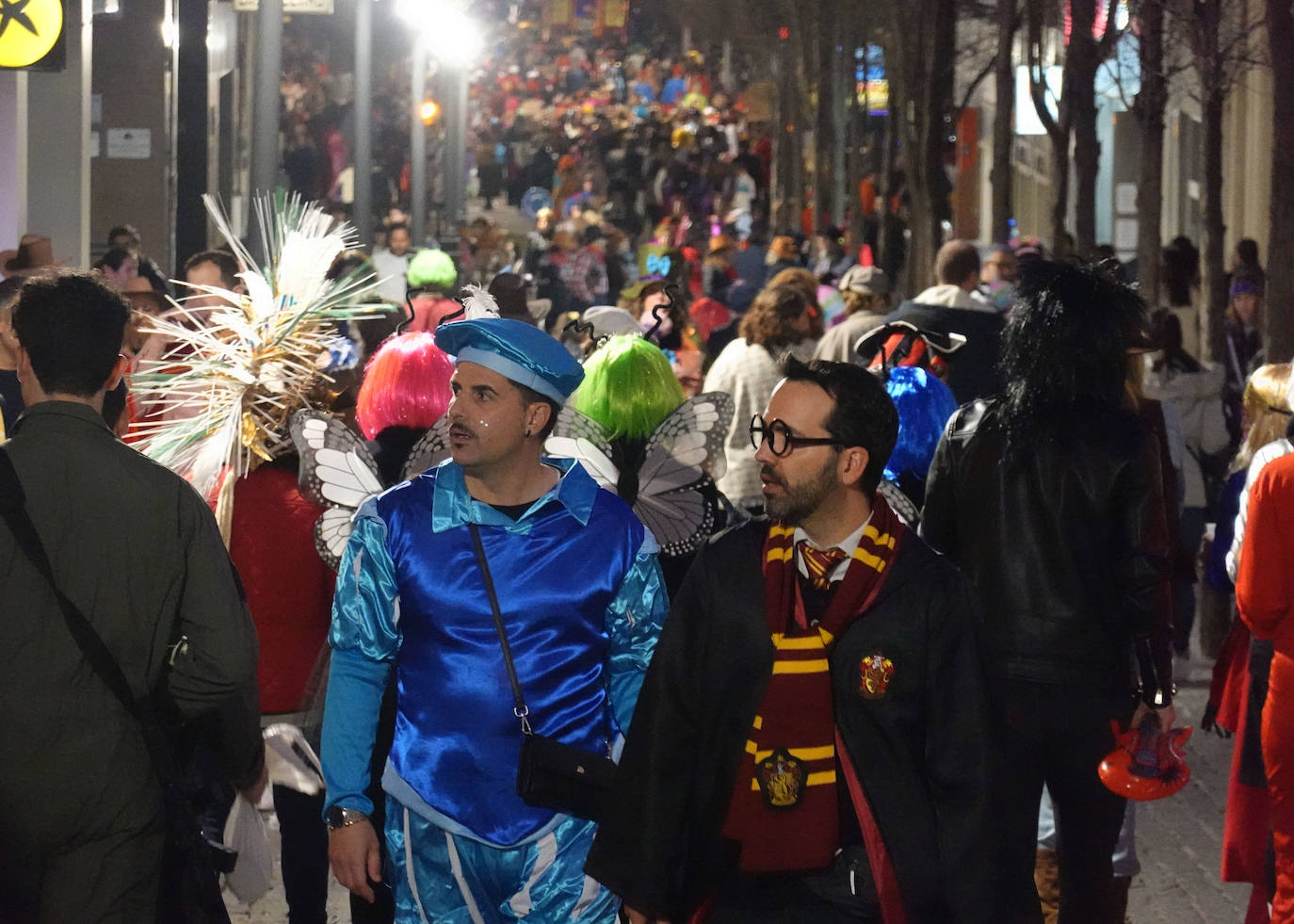 Fotos: Carnaval | Imágenes de la noche de sábado en Badajoz