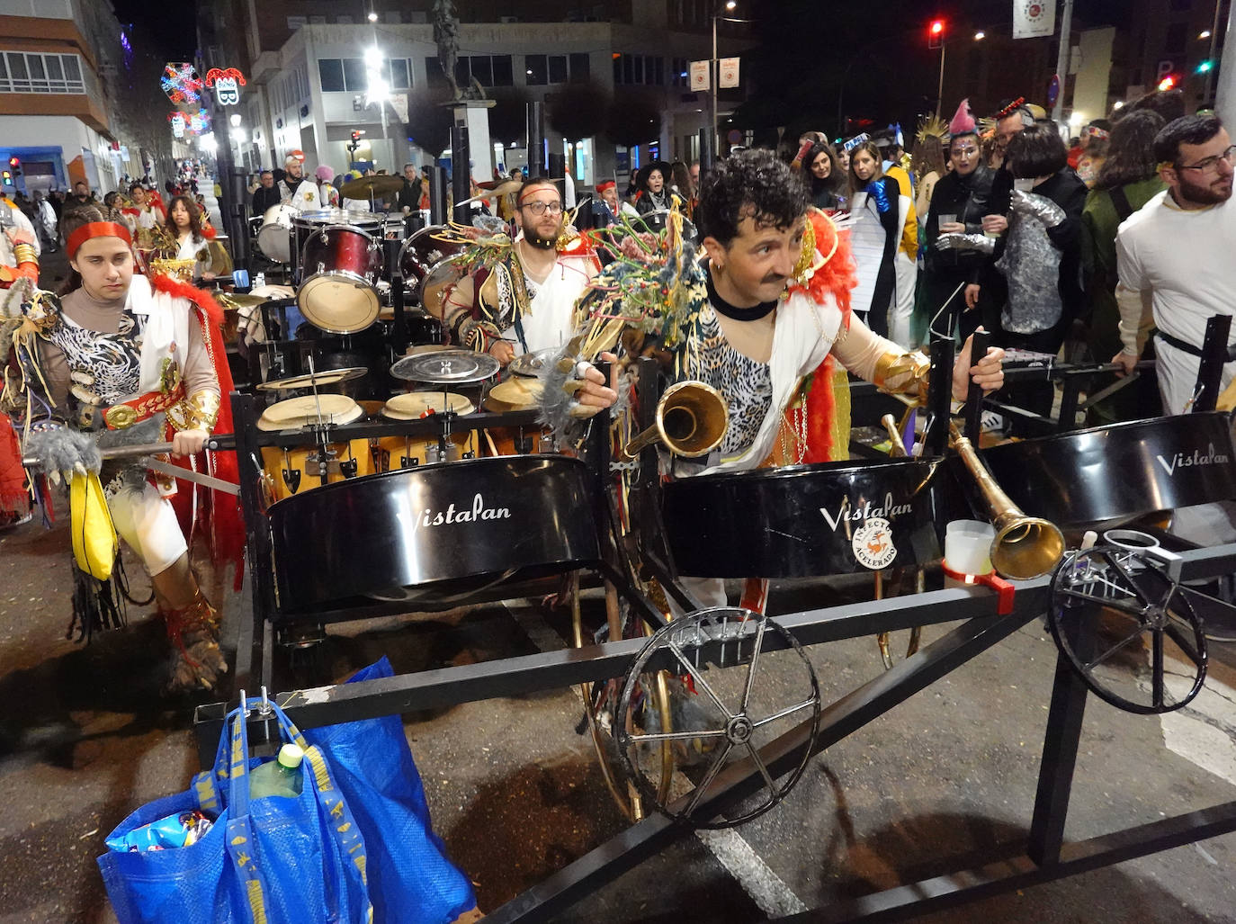 Fotos: Carnaval | Imágenes de la noche de sábado en Badajoz