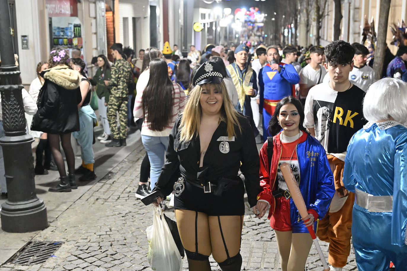 Fotos: Así se vive el lunes de carnaval en Badajoz