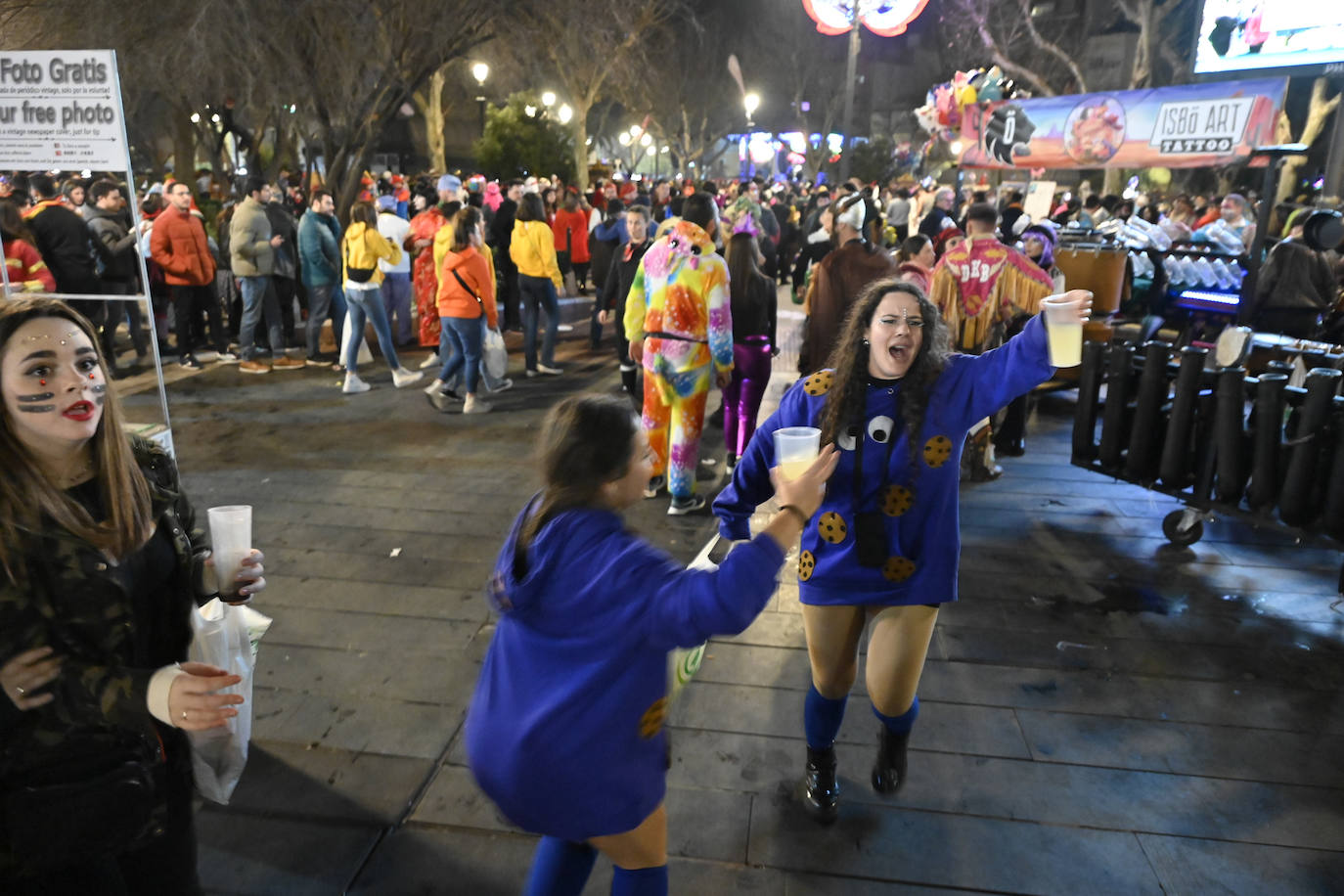 Fotos: Así se vive el lunes de carnaval en Badajoz