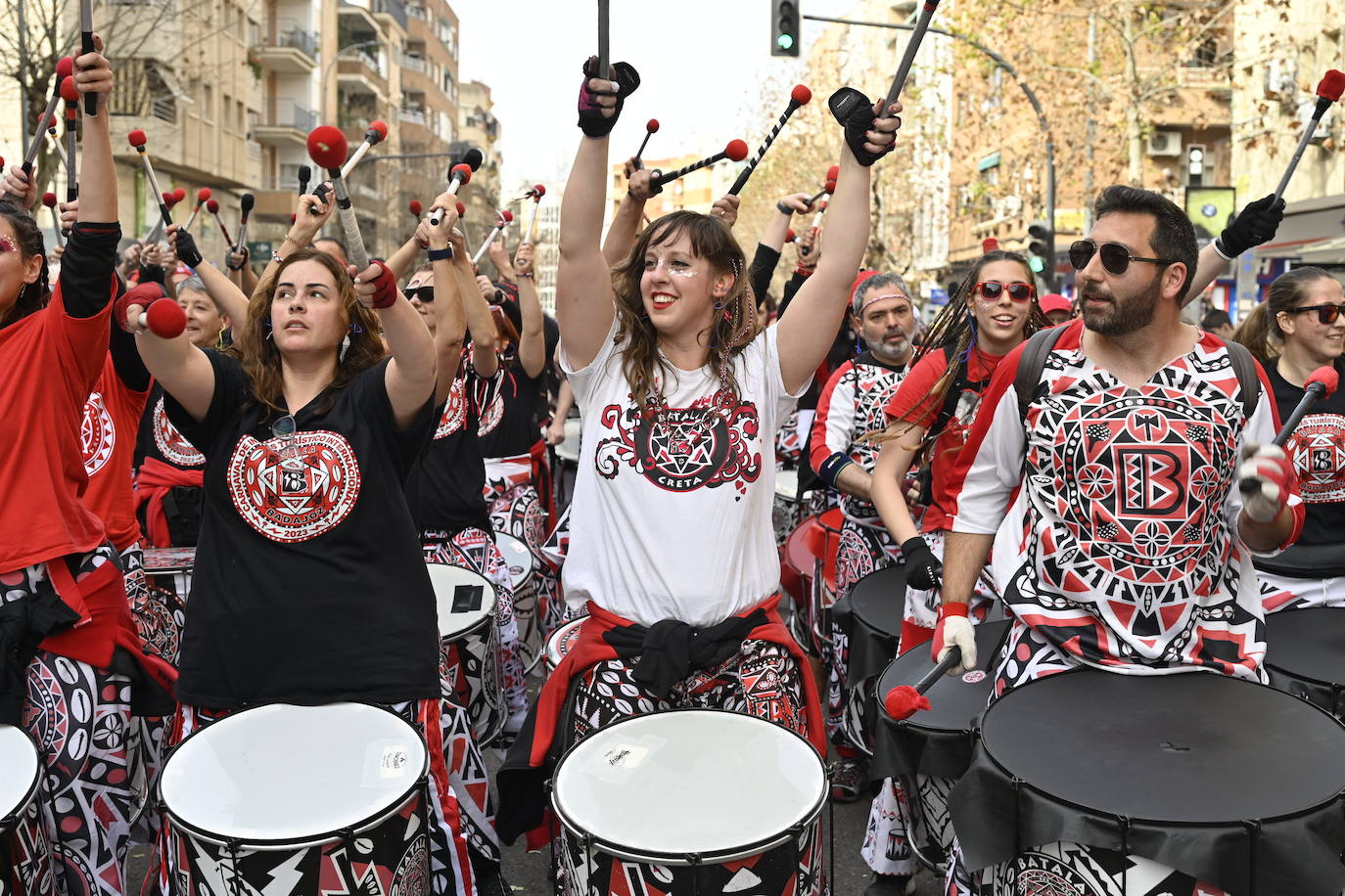 Fotos: Badajoz | San Roque acoge el tradicional Entierro de la Sardina y el desfile de comparsas del martes de Carnaval