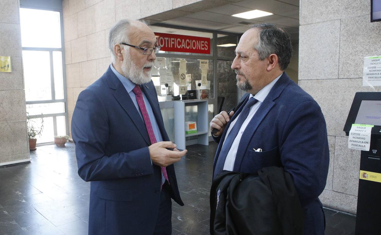 Los abogados Estanislao Martín y Ángel Luis Fernández, defensa y acusación particular en la causa. 