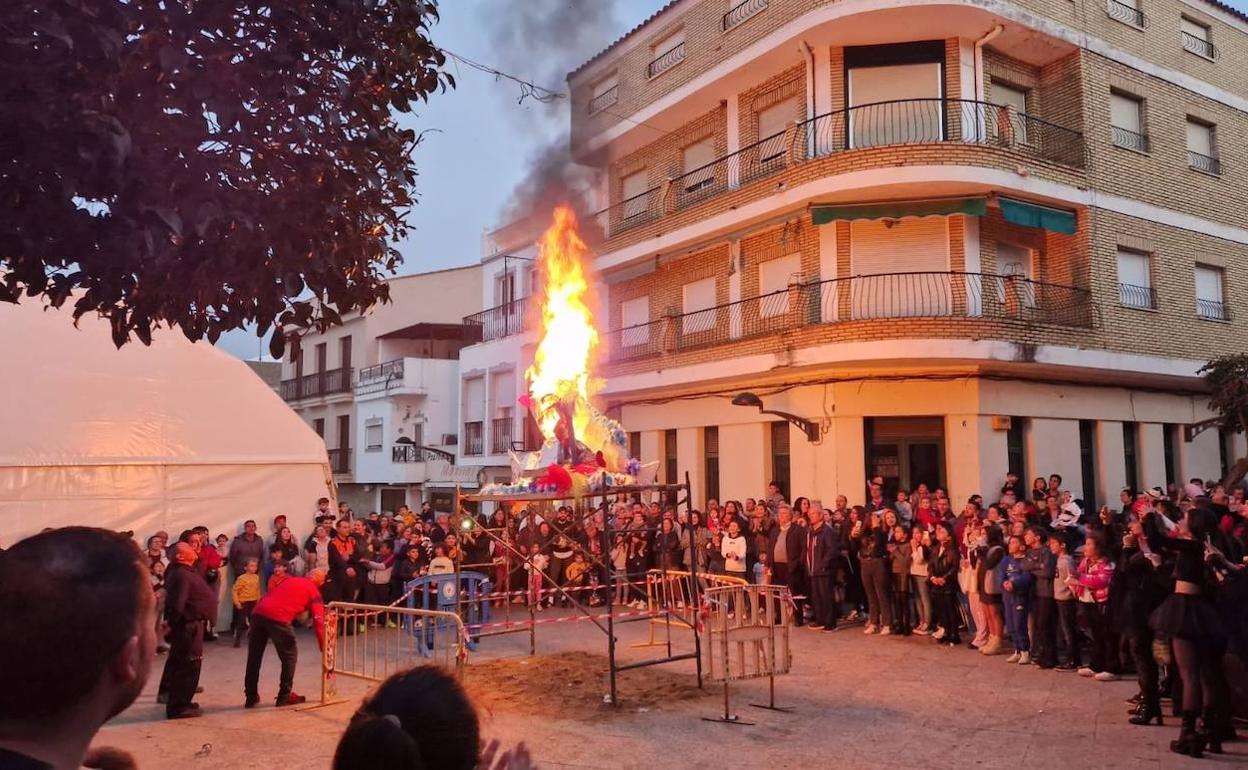 Final de los carnavales con la quema de la sardina. 