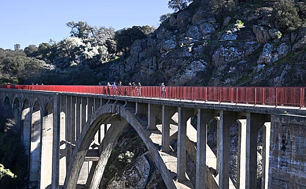Puente que se suele atribuir a Gastón Bertier, erróneamente.