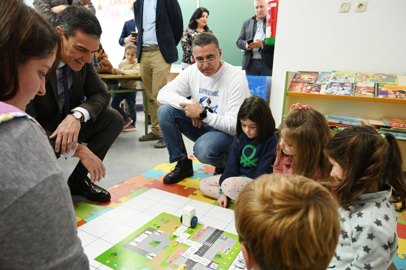 Fotos: Pedro Sánchez visita el colegio Lope de Vega de Badajoz