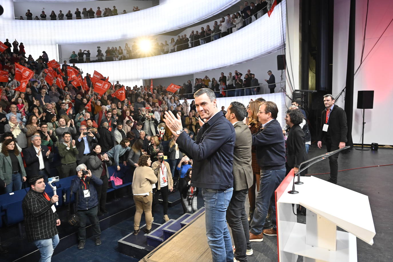 Fotos: Acto político de Pedro Sánchez en Badajoz