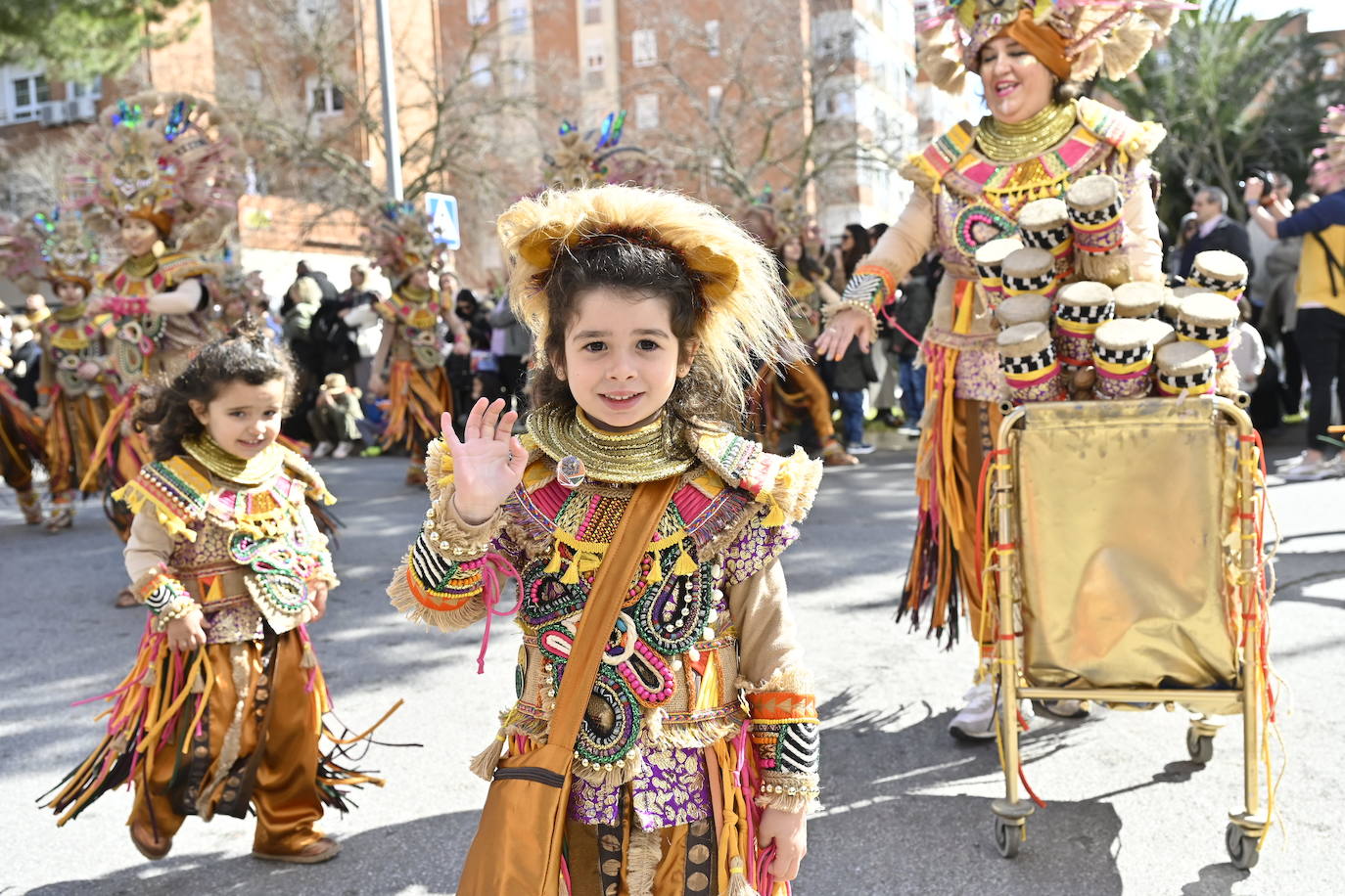 Fotos: Desfile de comparsas de Valdepasillas, en imágenes