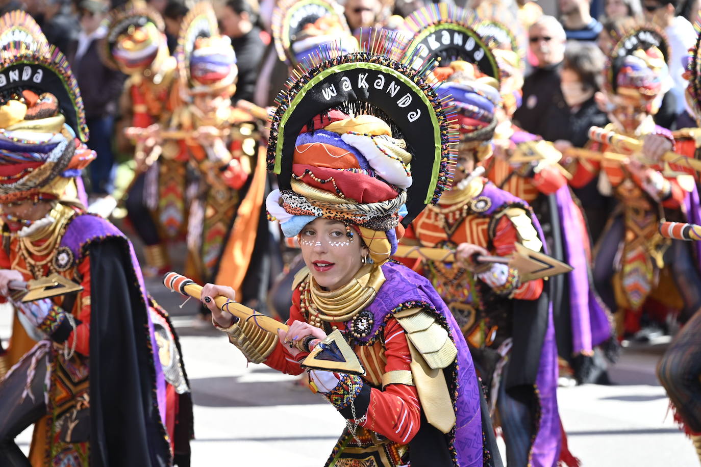 Fotos: Desfile de comparsas de Valdepasillas, en imágenes