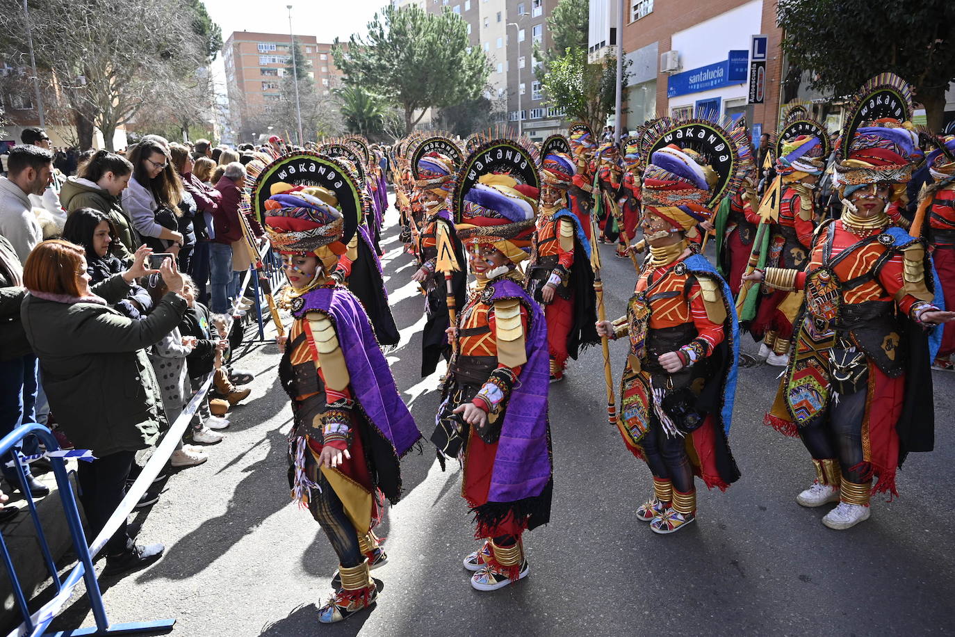 Fotos: Desfile de comparsas de Valdepasillas, en imágenes