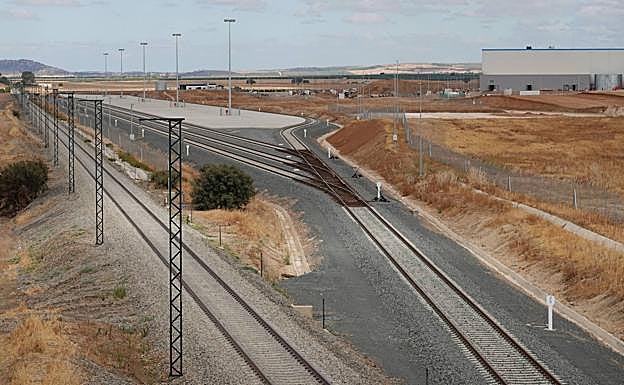 Solo la plataforma logística de Badajoz podrá albergar los grandes trenes