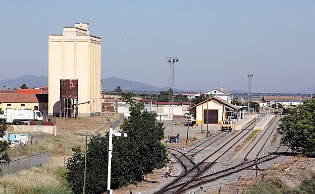 Adif adaptará las estaciones de Campanario, Castuera y Almorchón para los grandes trenes 
