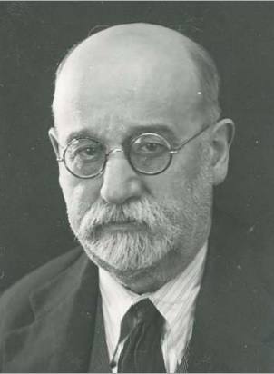 El placentino Joaquín Rosado Munilla (1866-1951), era primo del periodista Ortega Munilla. Fue farmacéutico, editor y corresponsal de prensa.