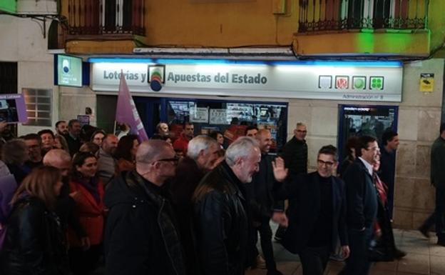 El ministro Bolaños se sumó a la marcha.