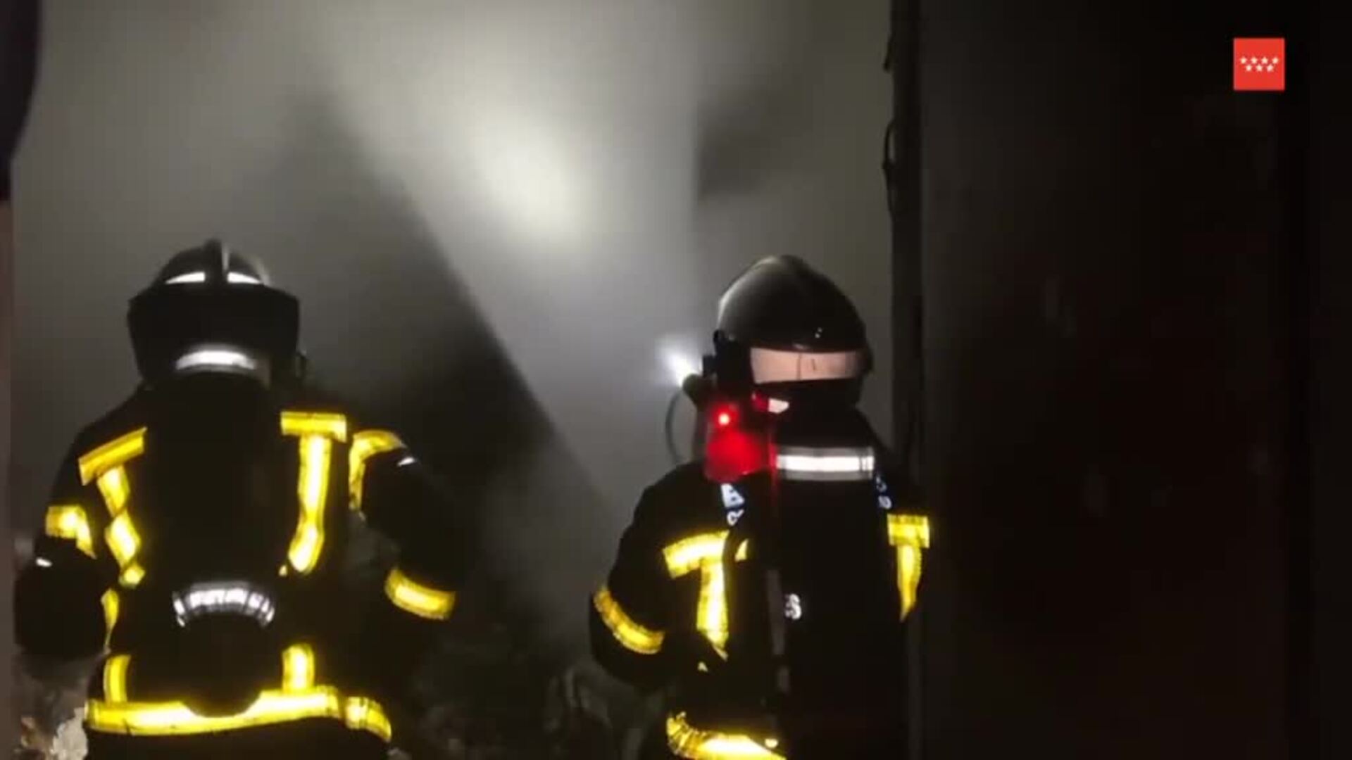 Aparatoso incendio en un polígono industrial en Madrid
