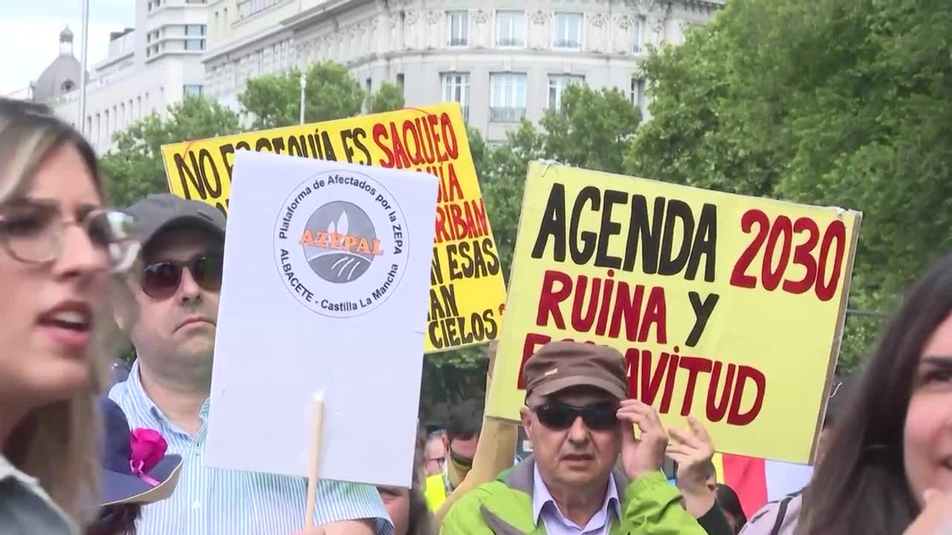 SOS Rural se manifiesta en Madrid contra las "nefastas" políticas que llevan al campo a la "ruina"