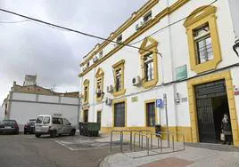Fachada de la Escuela oficial de Idiomas de Badajoz.