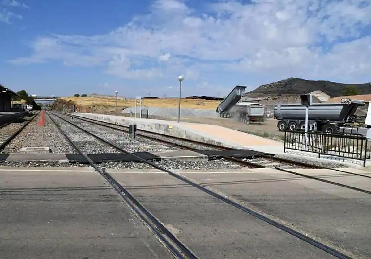 Imagen de archivo de un paso a nivel en la provincia de Badajoz.