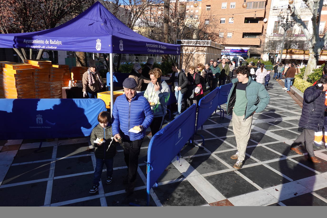 El reparto de roscón en Badajoz, en imágenes