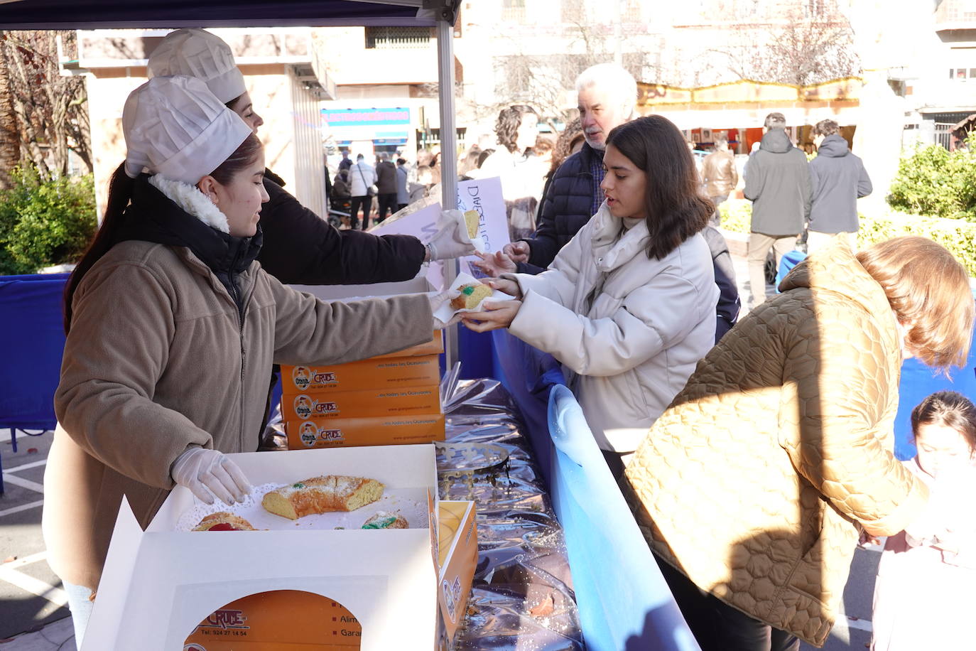 El reparto de roscón en Badajoz, en imágenes