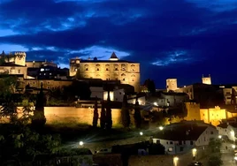 Imagen nocturna de la Ciudad Monumental de Cáceres vista desde San Marquino.
