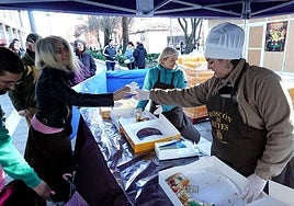 Reparto de roscón esta mañana en San Francisco.
