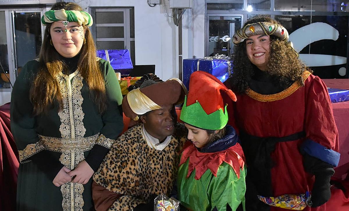 Los Magos de Oriente llenan Alburquerque de ilusión