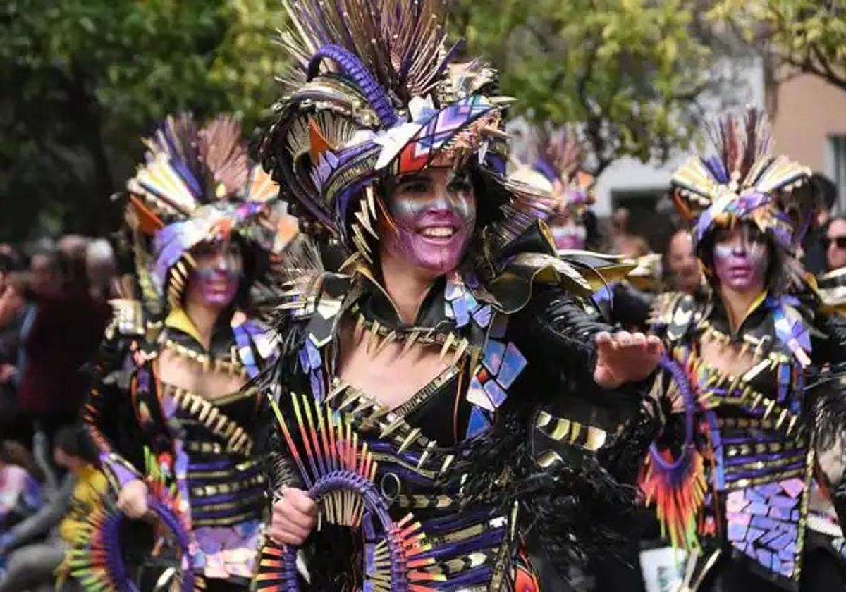 La Pava and Company, comparsa de Torremejía, en el desfile del Carnaval de Badajoz 2023