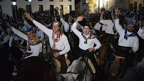 Navalvillar de Pela recibirá con buñuelos y vino de pitarra a 10.000 visitantes que disfrutarán de 'La Encamisá'