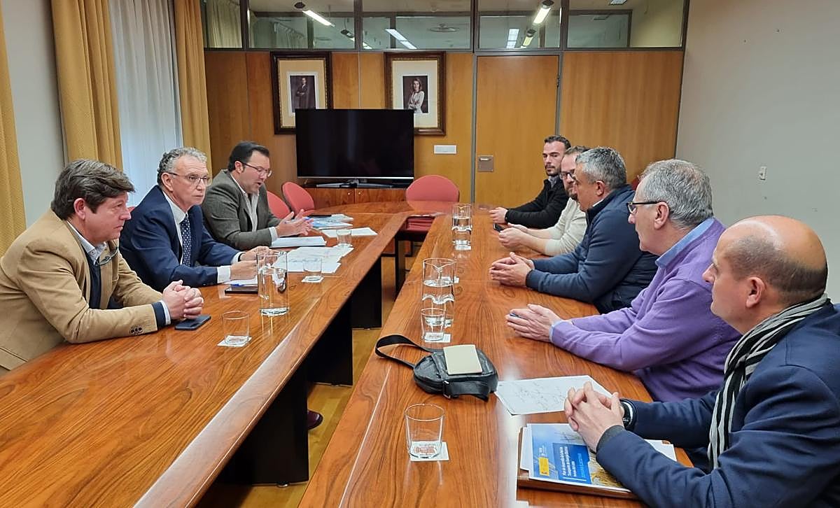 José Luis Quintana en la reunión con los alcaldes