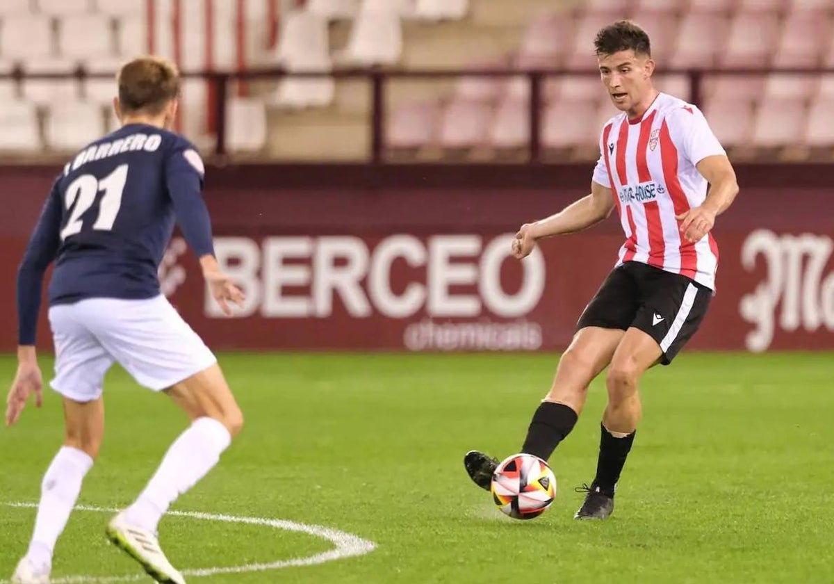 Javier Lizárraga en un partido con la UD Logroñés de esta temporada.