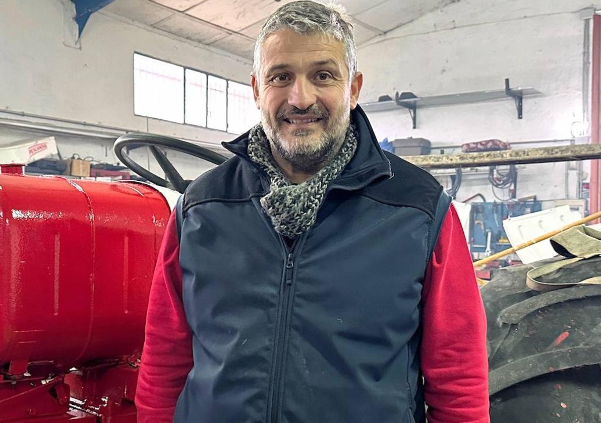 Alberto Cañedo, en una nave de Carcaboso.