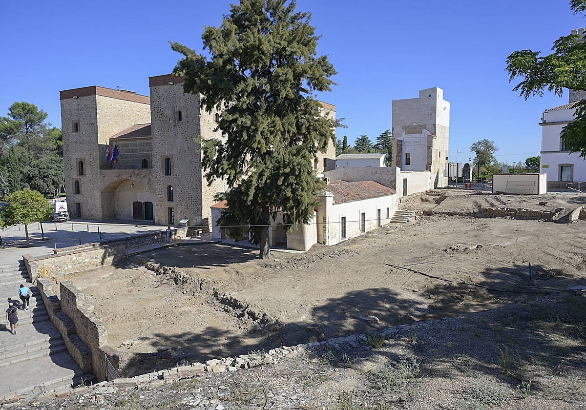 Obras en la Alcazaba de Badajoz, cuando quedaron paradas en septiembre.