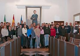Los participantes en el programa 'Primera experiencia', ayer en el salón de plenos de la Diputación.