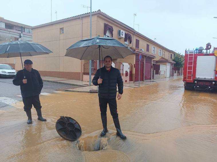 Francisco Margullon a las puertas de su casa.