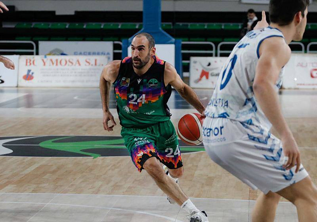 Dani Rodríguez, en el choque del Cáceres este viernes en el Multiusos.