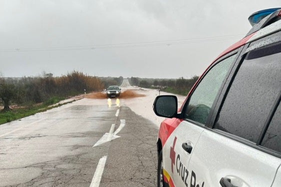 También se está viendo afectada la red viaria extremeña con algunos saltos de agua. Está inundada la carretera EX-300, entre Solana y la autovía A-5.