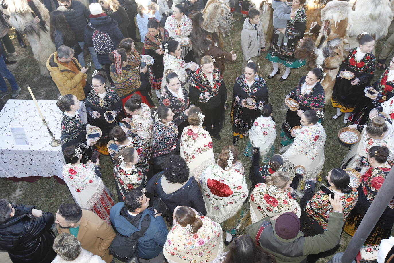 Carantoñas multitudinarias y con ansia de ser internacionales