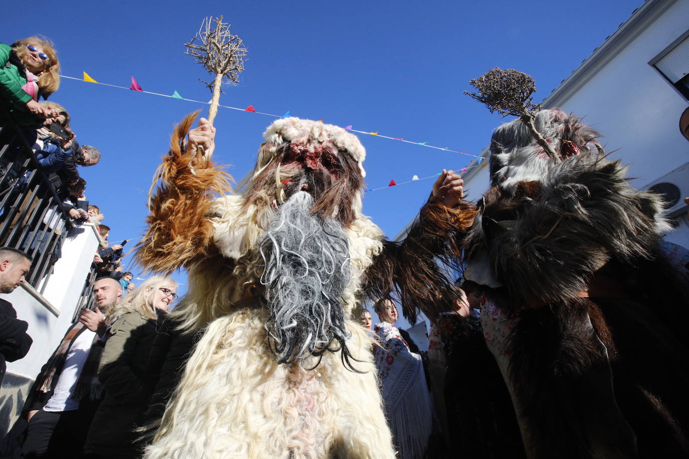 Carantoñas multitudinarias y con ansia de ser internacionales (I)