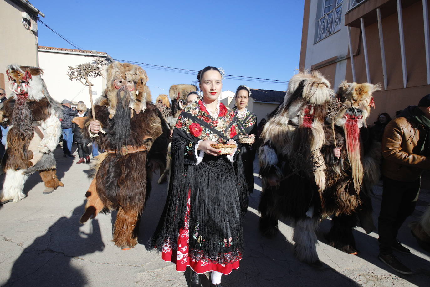 Carantoñas multitudinarias y con ansia de ser internacionales (I)