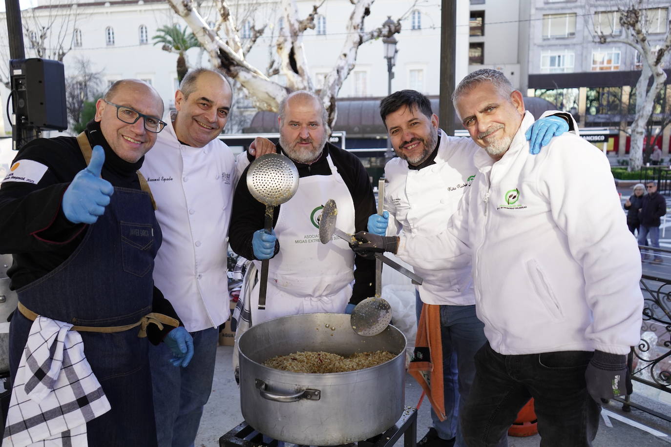 2.500 raciones de migas solidarias en Badajoz