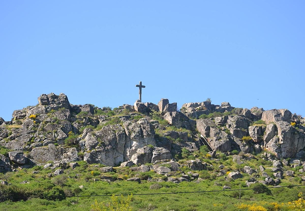 La Cruz de San Blas coronando el risco