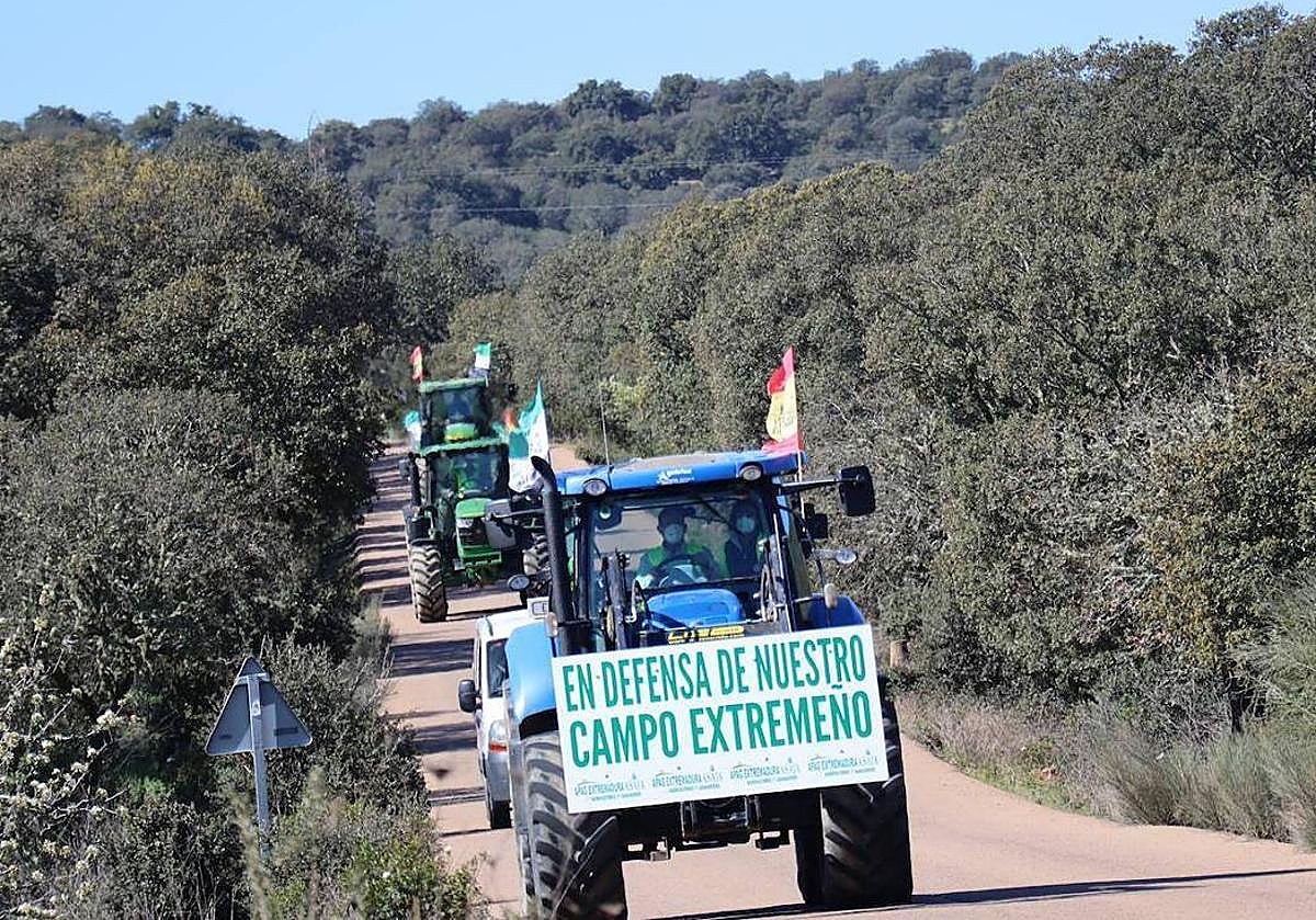 Tractores extremeños camino a Madrid en las protestas de marzo de 2021.