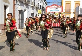 Abokai desfilando el año pasado en Villanueva.