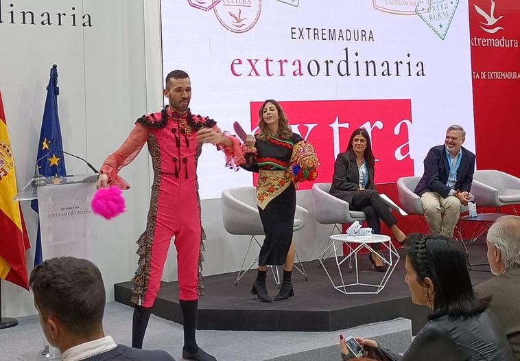 Una tecnojota para promocionar Plasencia en Fitur