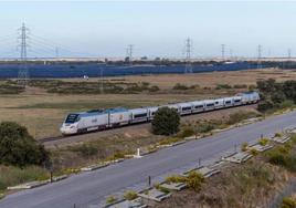 Un convoy circulando entre el límite de Extremadura y Castilla-La Mancha.