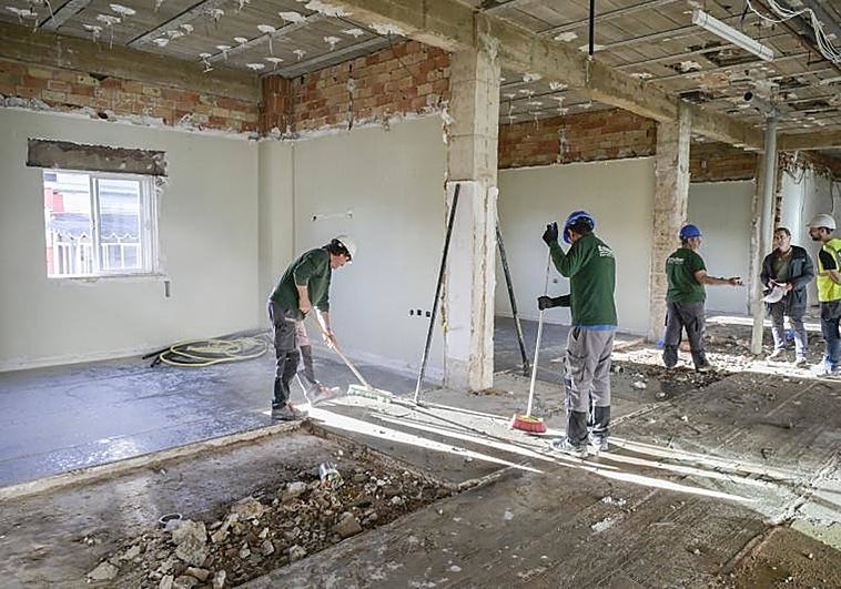 Obras de reforma de las habitaciones del hotel Río esta semana.