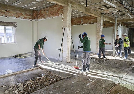 Obras de reforma de las habitaciones del hotel Río esta semana.